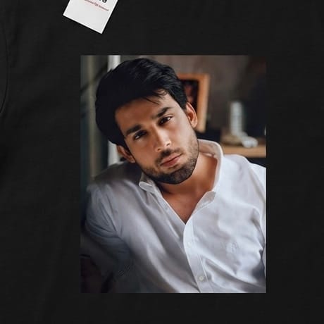 Oversized Cotton Tee with Actor Portrait Print - Image 3